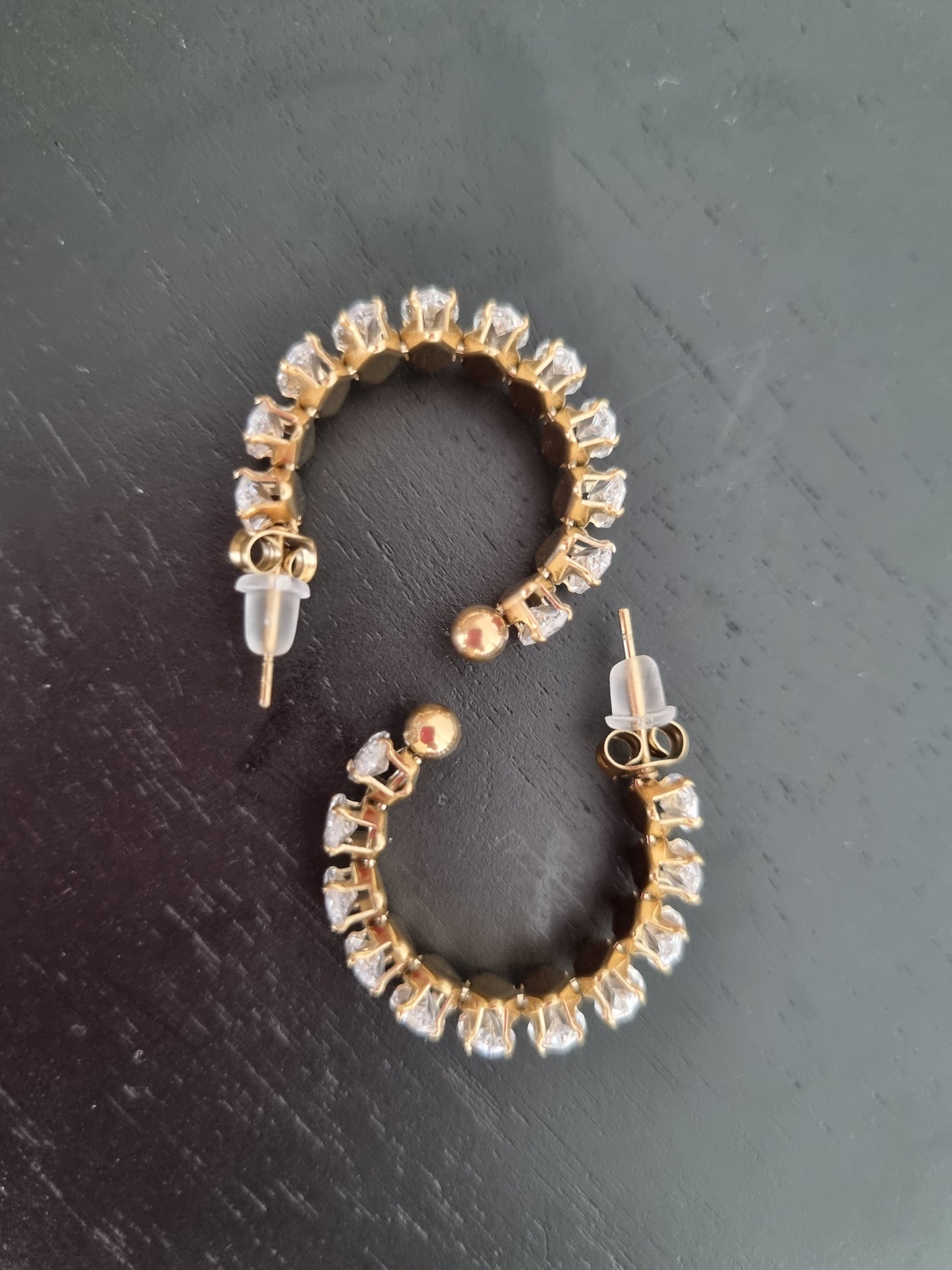 Brincos Shiny Stones Hoops